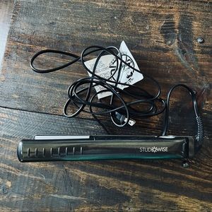 Studiowise flat iron new